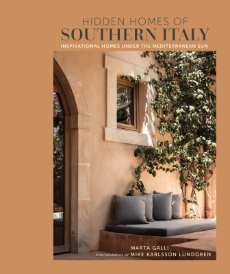 Book cover image - Hidden Homes of Southern Italy