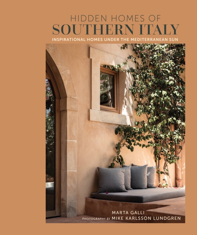 Book cover image - Hidden Homes of Southern Italy