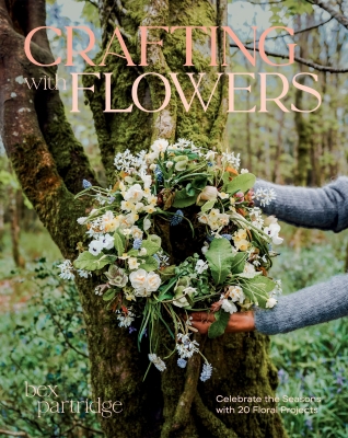 Book cover image - Crafting with Flowers