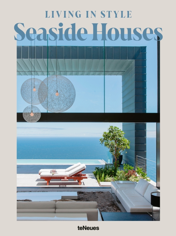 Book cover image - Living in Style Seaside Houses